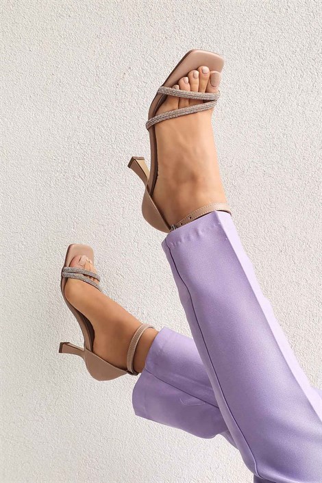 Octavia Kadın Deri Taş Detay Bantlı Kalın Topuklu Ayakkabı Nude