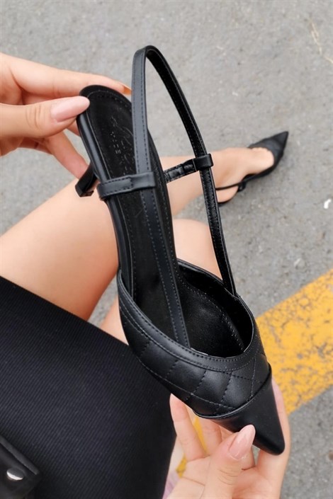 Carla Kadın Deri Kapitone Detaylı İnce Topuklu Ayakkabı Siyah