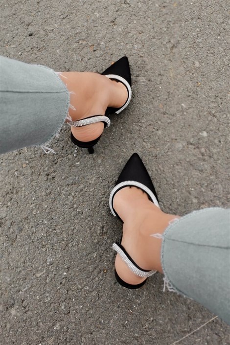 End Kadın Saten Arkası Açık Taşlı İnce Topuklu Ayakkabı Siyah