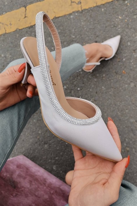 End Kadın Saten Arkası Açık Taşlı İnce Topuklu Ayakkabı Bej