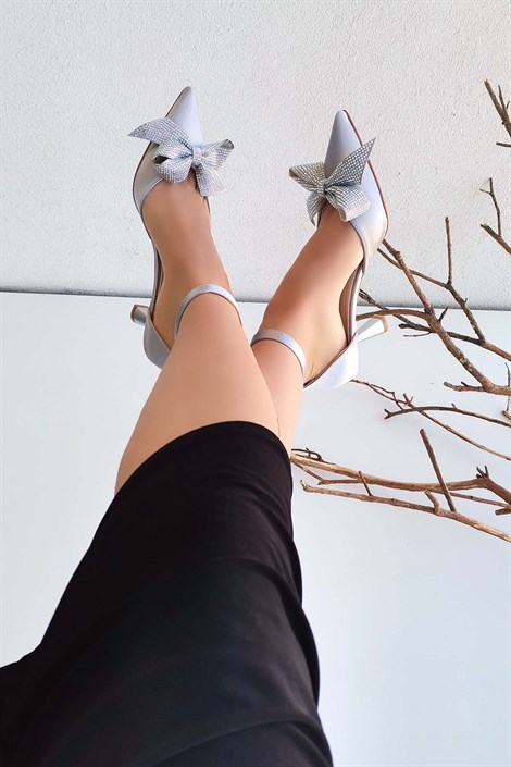 Florida Kadın Saten Taş Fiyonk Detay Alçak Topuklu Ayakkabı Gümüş