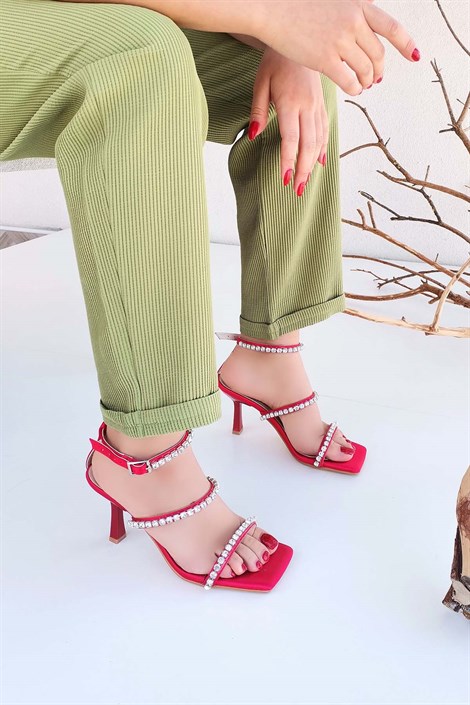 Valera Kadın Saten İnce Bant Taş Detay İnce Topuklu Ayakkabı Kırmızı