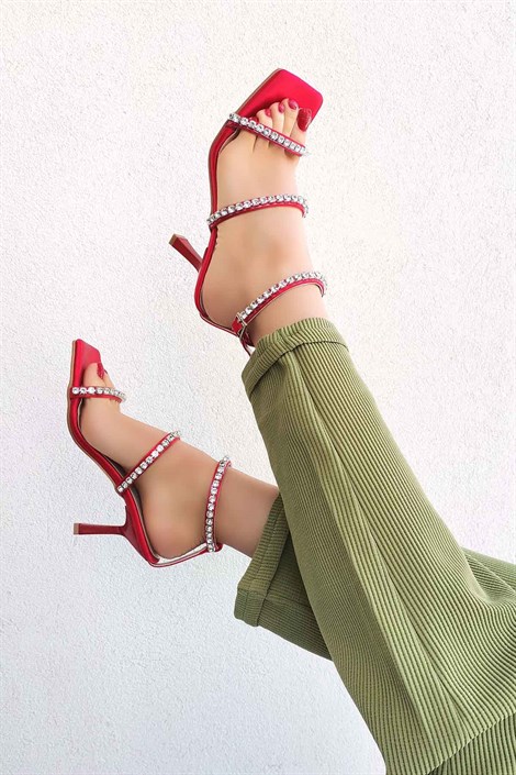 Valera Kadın Saten İnce Bant Taş Detay İnce Topuklu Ayakkabı Kırmızı